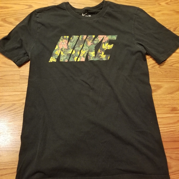 Nike Other - Men's Nike Athletic Cut tshirt